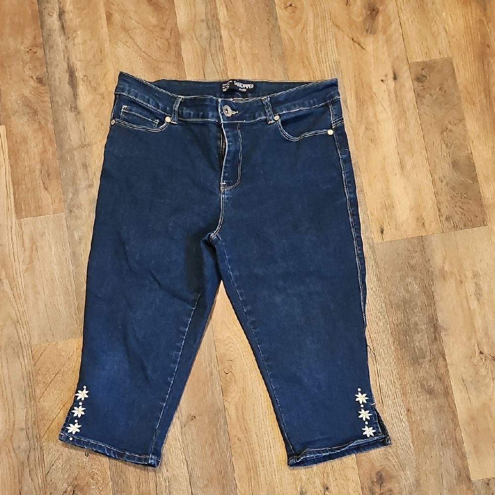 👖Sandpiper Capri Length Jeans with Daisy Embroidery